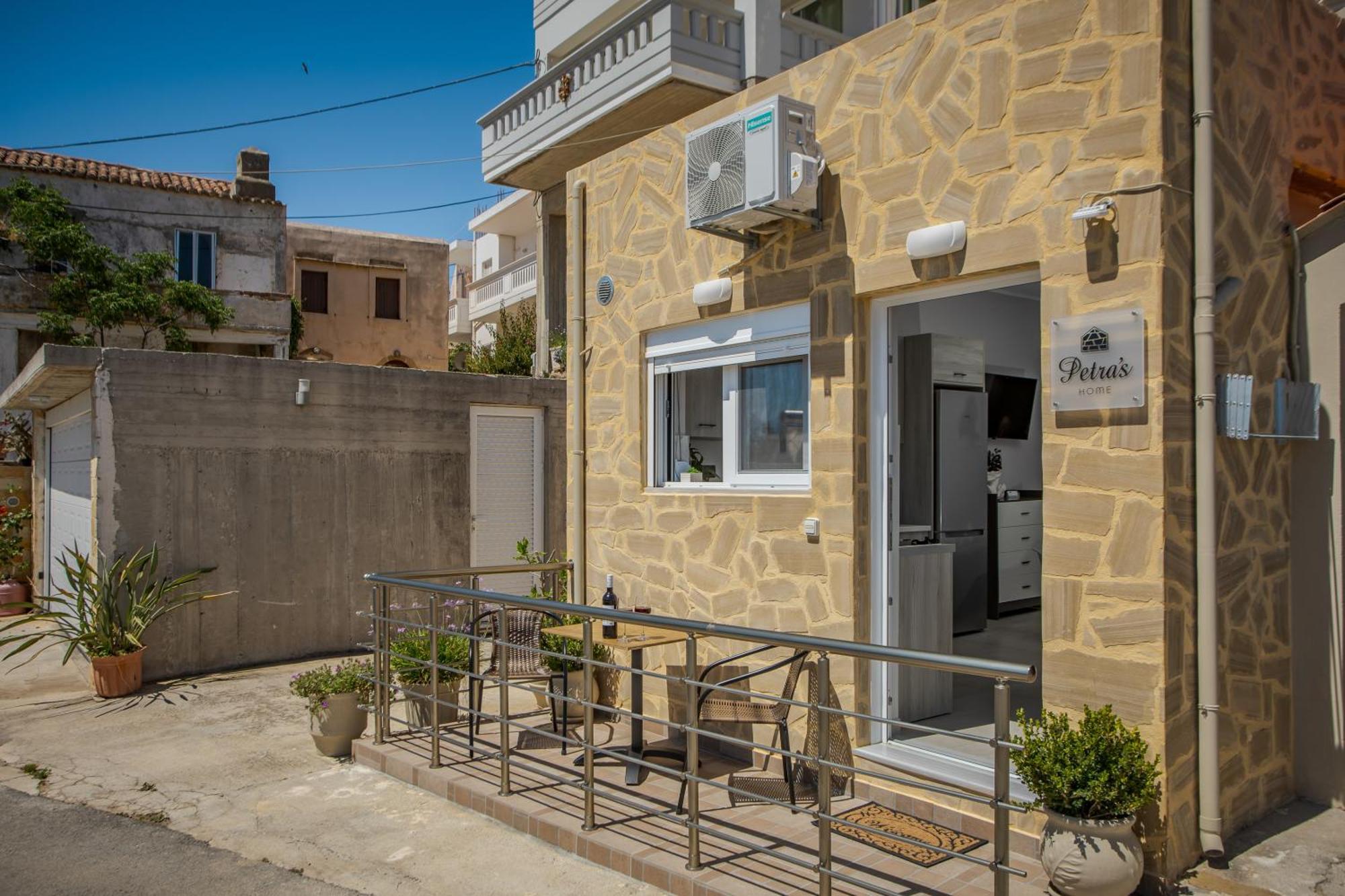 Petra'S Charming Home, 500M To Beach Chania  Bagian luar foto